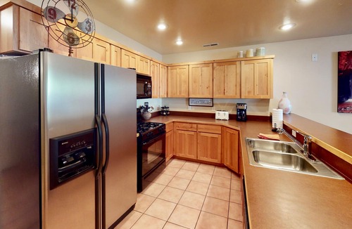 Moab South Valley Condo | Cairn House ~ 4A7, 3 Bed Townhome. Entertainment Lounge. Upstairs Balcony.