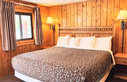 Hot Sulphur Springs Hotel | Canyon Motel near Rocky Mountain National Park