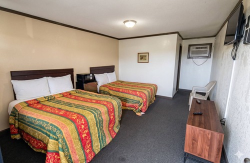 Elwood Hotel | Capri Motel By OYO Elwood, Wathena