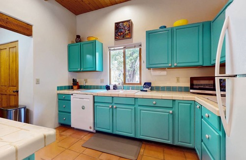 Taos House | Casa Belleza - Dog-Friendly, Fenced Yard, AC