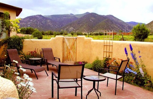 Arroyo Seco House | Casa Montana- Access to Indoor Pool -Tennis- Fireplace -Mountain views- Wifi