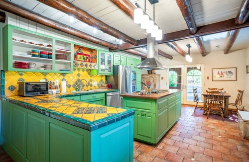 Taos House | Casa Rosa - Hot Tub, Patio & Pet Friendly Retreat