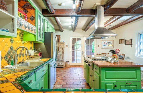 Taos House | Casa Rosa - Hot Tub, Patio & Pet Friendly Retreat