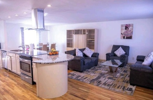 Aurora House | Casual home in peaceful neighborhood