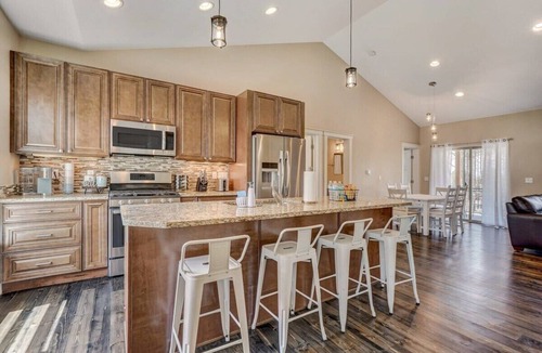 Colorado Springs House | Cathedral Grove! Guesthouse w BBQ Fire Pit Balcony
