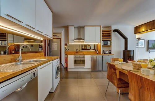 Chamonix City Centre Apartment | Central Chamonix apartment with swimming pool, parking & Mont Blanc views