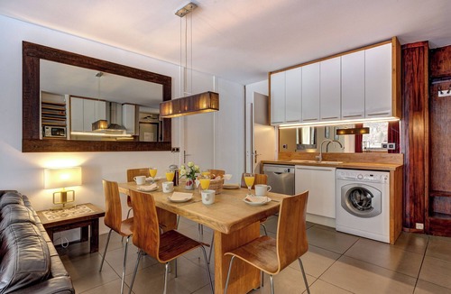 Chamonix City Centre Apartment | Central Chamonix apartment with swimming pool, parking & Mont Blanc views