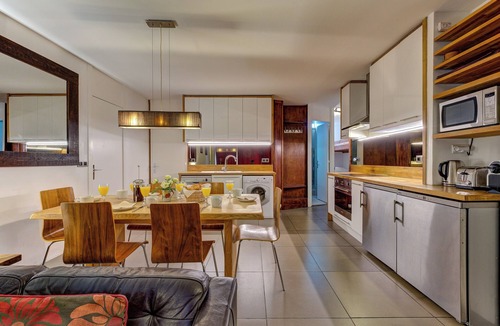 Chamonix City Centre Apartment | Central Chamonix apartment with swimming pool, parking & Mont Blanc views