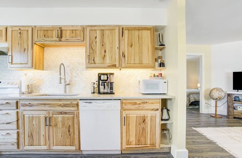 Cimarron Hills Apartment | Centrally Located with 180° Mountain Range Views