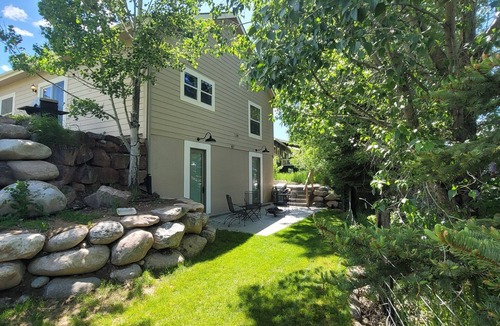 Gypsum Cottage | Centrally Located Guest House only 25 mins to ski resorts and hot Springs