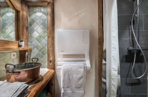 Le Raffort Ski Chalet | Chalet authentique avec jacuzzi, sauna et parking pour 12 personnes - FR-1-566-8