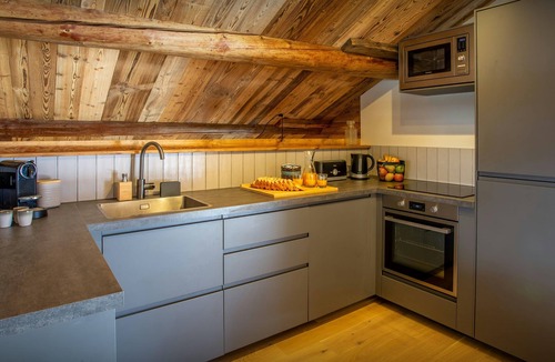 La Clusaz Apartment | Chalet Backflip - family base for 10 with sauna - OVO Network