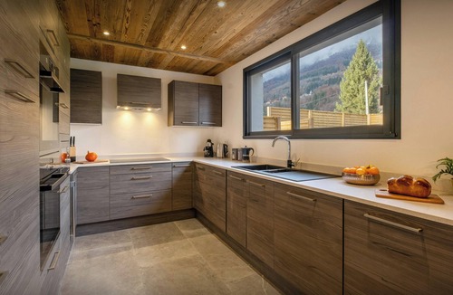 Verchaix Ski Chalet | Chalet des Hottes - mountain break for 14 with spa - OVO Network