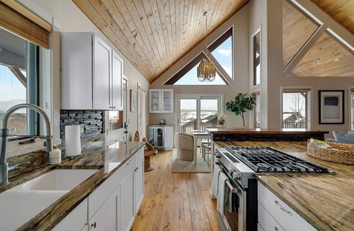 Tabernash House | Chalet Ski Retreat w/Scenic Views/Private hot tub
