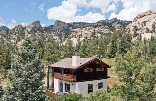 Estes Park Ski Chalet | Chalet Thulite-Hiker/climber paradise on 14 acres, mins to town, fully furnished