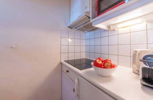 Chamonix City Centre Apartment | Cham Sud Jonquilles328 Family-Friendly 3BR with Balcony & Views, Chamonix, France