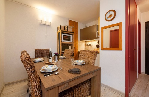 Chamonix City Centre Apartment | Cham Sud Marguerite B215 Family-Friendly with 2BR, Chamonix, France