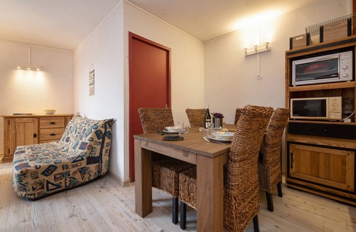 Chamonix City Centre Apartment | Cham Sud Marguerite B215 Family-Friendly with 2BR, Chamonix, France