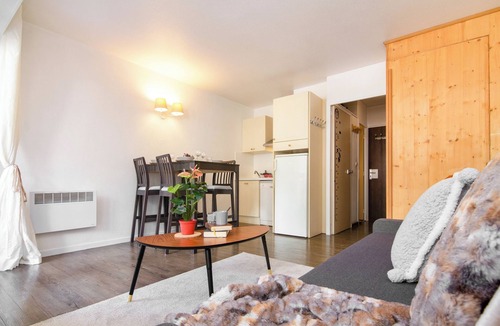 Chamonix City Centre Apartment | Cham Sud Rivière 407 Mountain-View Balcony sleeps 4, Chamonix, France