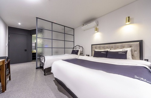 Jinhae-daero Hotel | Changwon Jinhae Som