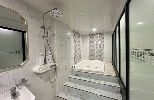 Changwon Hotel | Changwon Myeongseodong Namuneulbo Hotel
