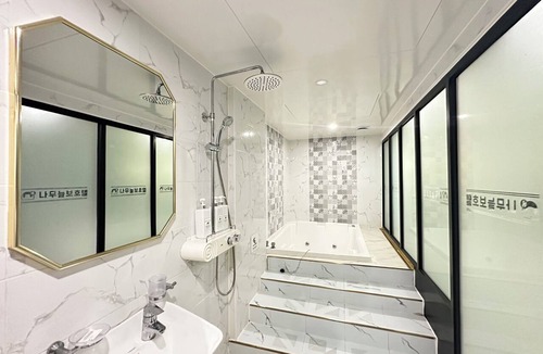 Changwon Hotel | Changwon Myeongseodong Namuneulbo Hotel