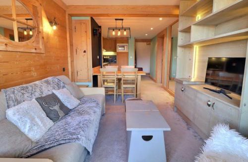 Meribel-Mottaret Apartment | Charmant 2 Pièces Cabine - Skis aux Pieds - Parking Inclus - FR-1-182-245