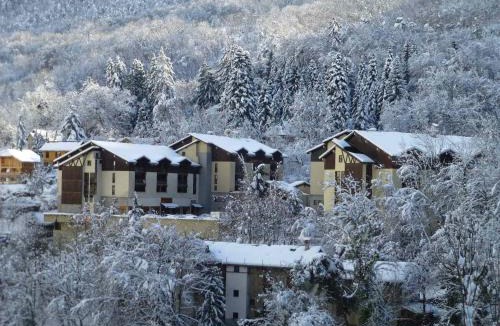 Brides-les-Bains Apartment | Charmant Studio à Brides-les-Bains avec Balcon et WIFI - FR-1-512-48