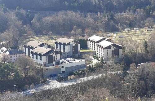 Brides-les-Bains Apartment | Charmant Studio à Brides-les-Bains avec Balcon et WIFI - FR-1-512-48