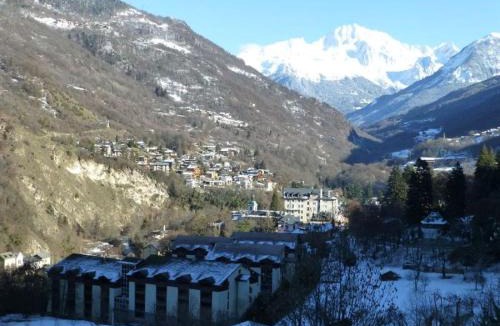 Brides-les-Bains Apartment | Charmant Studio à Brides-les-Bains avec Balcon et WIFI - FR-1-512-48