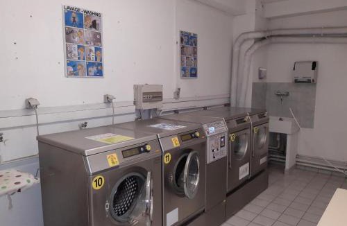 Brides-les-Bains Apartment | Charmant Studio à Brides-les-Bains avec Balcon et WIFI - FR-1-512-48