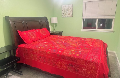 Southridge House | Charming 1-private bedroom in a house in Highlands Ranch