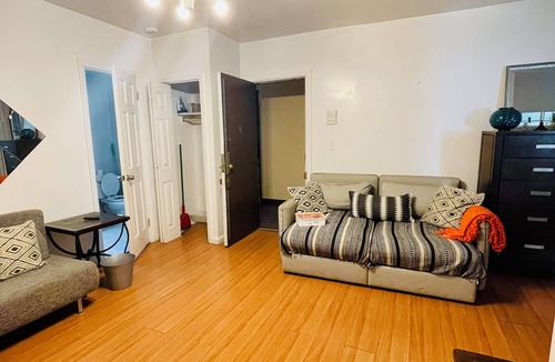 Koreatown Apartment | Charming 2-bedroom apartment in delightful New York with WiFi, AC