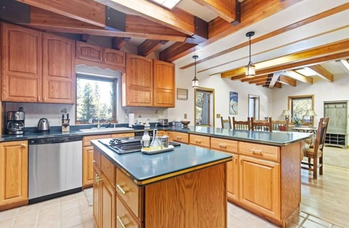 Breckenridge House | Charming 2BR Mountain Getaway - Near Hiking Trails