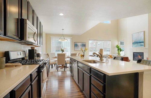 Longmont House | Charming 4BR Retreat｜Fenced Backyard, Pet-Friendly & Relocation Ready #41709
