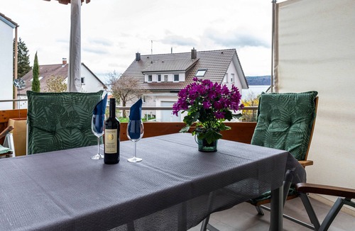 Sipplingen Apartment | Charming Apartment "Mainau" 68 m² with 2 Balconies