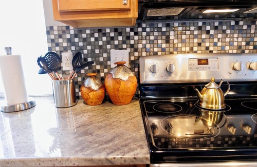 Green Valley Ranch House | Charming Bungalow minutes to DIA