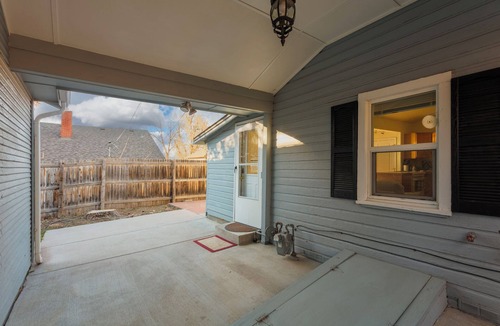 Englewood Cottage | Charming Cottage - Prime Location - Garage - 1BD