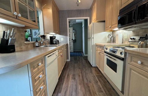 Vail Apartment | Charming Cozy Retreat: Your Home Away From Home.