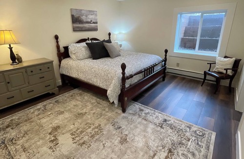 Lakewood House | Charming Farm House Retreat!