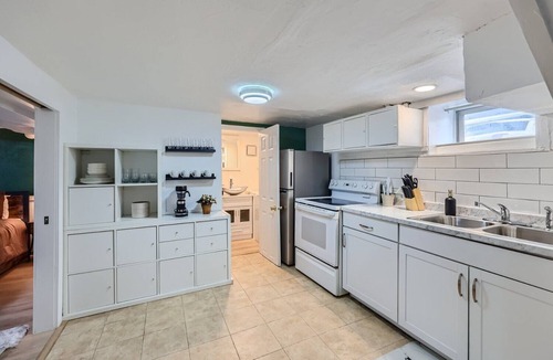 Congress Park House | Charming Garden-Level 1BR Congress Park Retreat