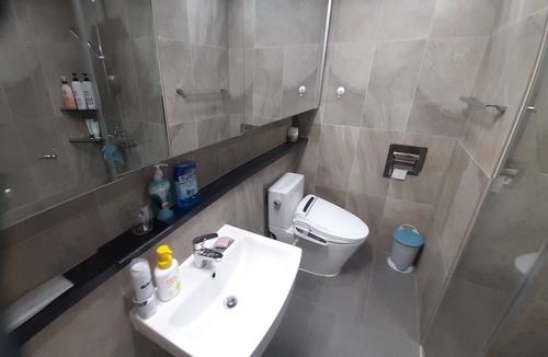 Sokcho Hotel | Charming hotel suite in marvelous Sokcho-si with WiFi