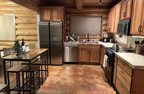 Fairplay Cabin | Charming Log Cabin - Hot Tub -Near Hiking & Dining - Dogs Welcome