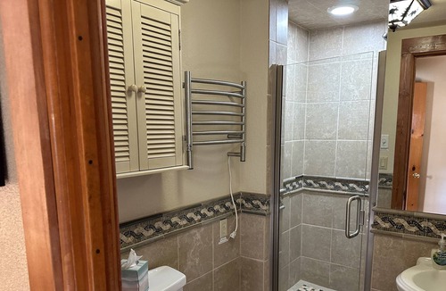 Estes Park Cottage | Charming Mountain Cottage - Near RMNP - 30 Day Minimum Rental