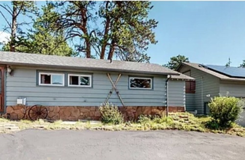 Estes Park Cottage | Charming Mountain Cottage - Near RMNP - 30 Day Minimum Rental