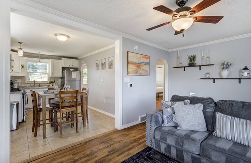 Central Colorado Springs Cottage | Charming Pet Friendly 2BR Retreat