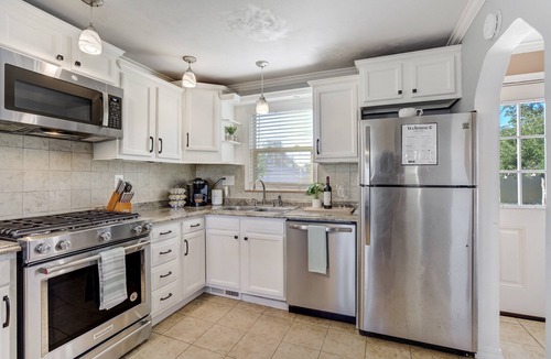 Central Colorado Springs Cottage | Charming Pet Friendly 2BR Retreat