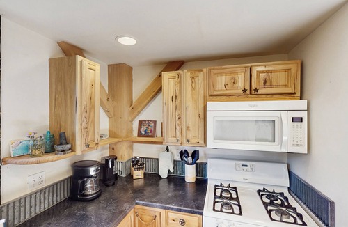 Florissant House | Charming retreat with modern comforts in serene views of Pike's Peak