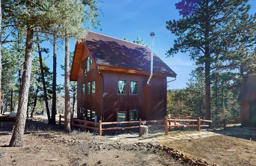 Florissant House | Charming retreat with modern comforts in serene views of Pike's Peak