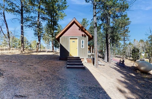Florissant House | Charming retreat with modern comforts in serene views of Pike's Peak